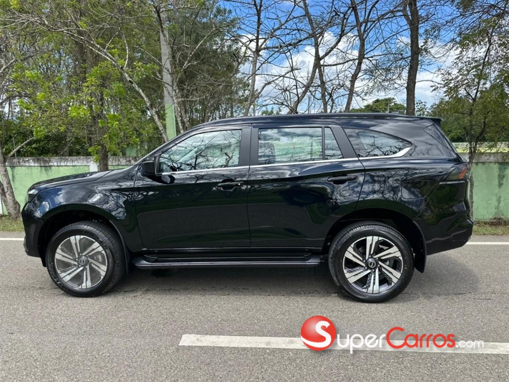 2027 Isuzu Mux — foto 10 / 12