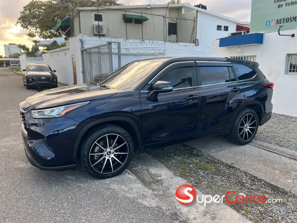 2020 Toyota Highlander LE Plus — foto 2 / 11