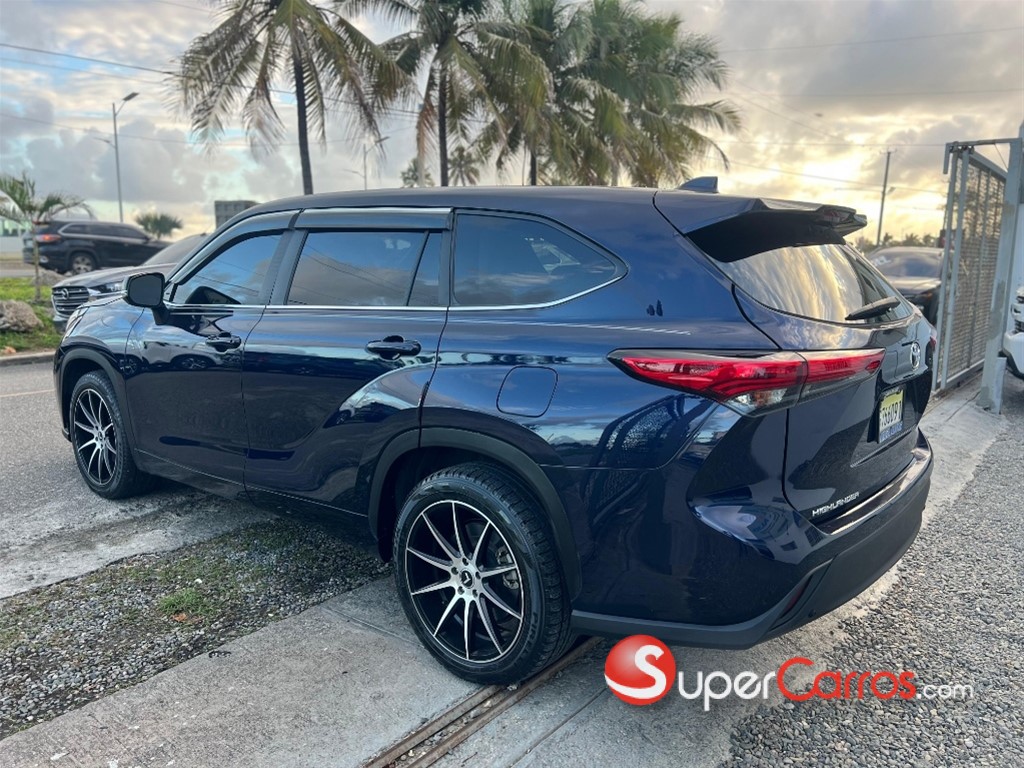 2020 Toyota Highlander LE Plus — foto 5 / 11