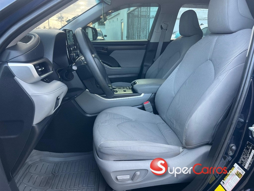 2020 Toyota Highlander LE Plus — foto 8 / 11