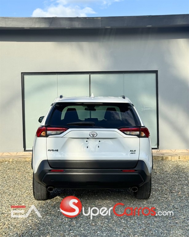 2021 Toyota RAV4 XLE — foto 2 / 10