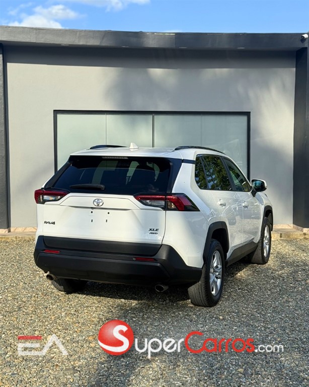 2021 Toyota RAV4 XLE — foto 3 / 10