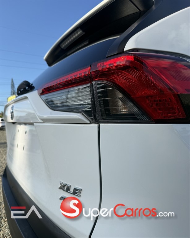 2021 Toyota RAV4 XLE — foto 5 / 10