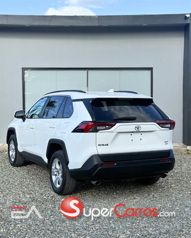 2021 Toyota RAV4 XLE — foto 6 / 10