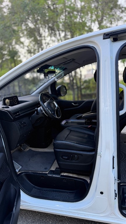 2022 Hyundai Staria — foto 9 / 11