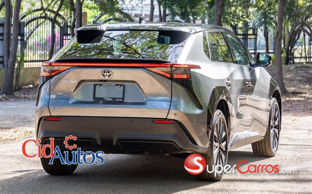 2027 Toyota BZ4X — foto 3 / 12