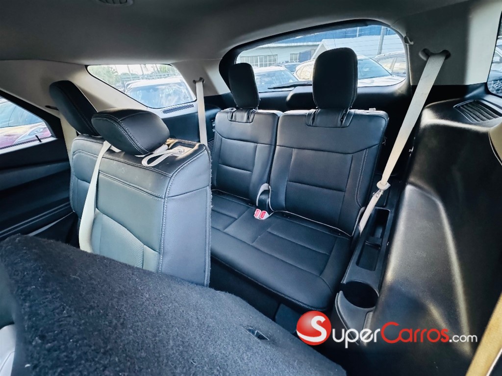 2020 Ford Explorer — foto 8 / 12