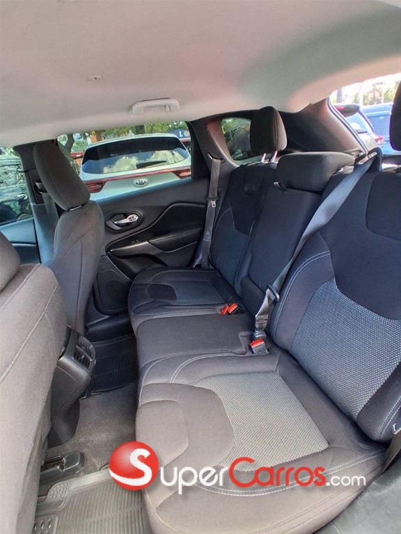 2020 Jeep Cherokee Latitude — foto 4 / 9