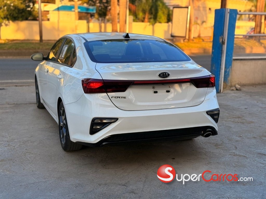 2019 Kia Forte LXS — foto 4 / 7