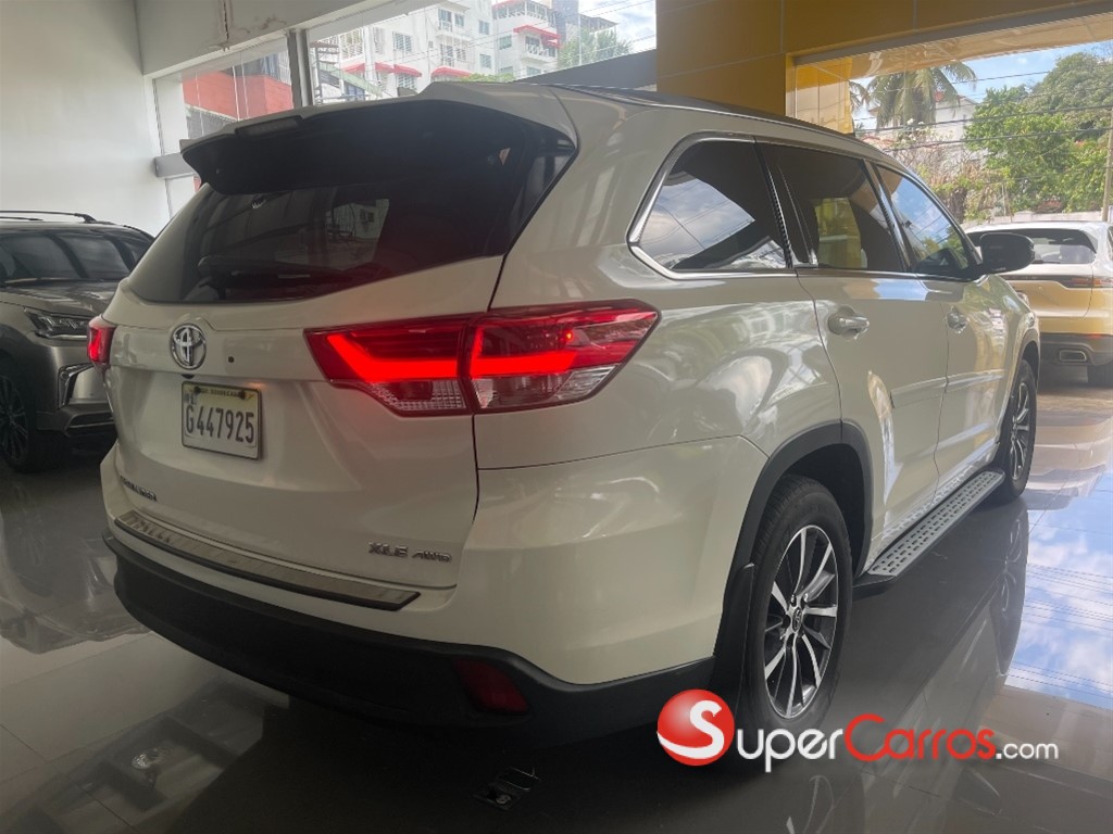 2017 Toyota Highlander XLE — foto 2 / 10