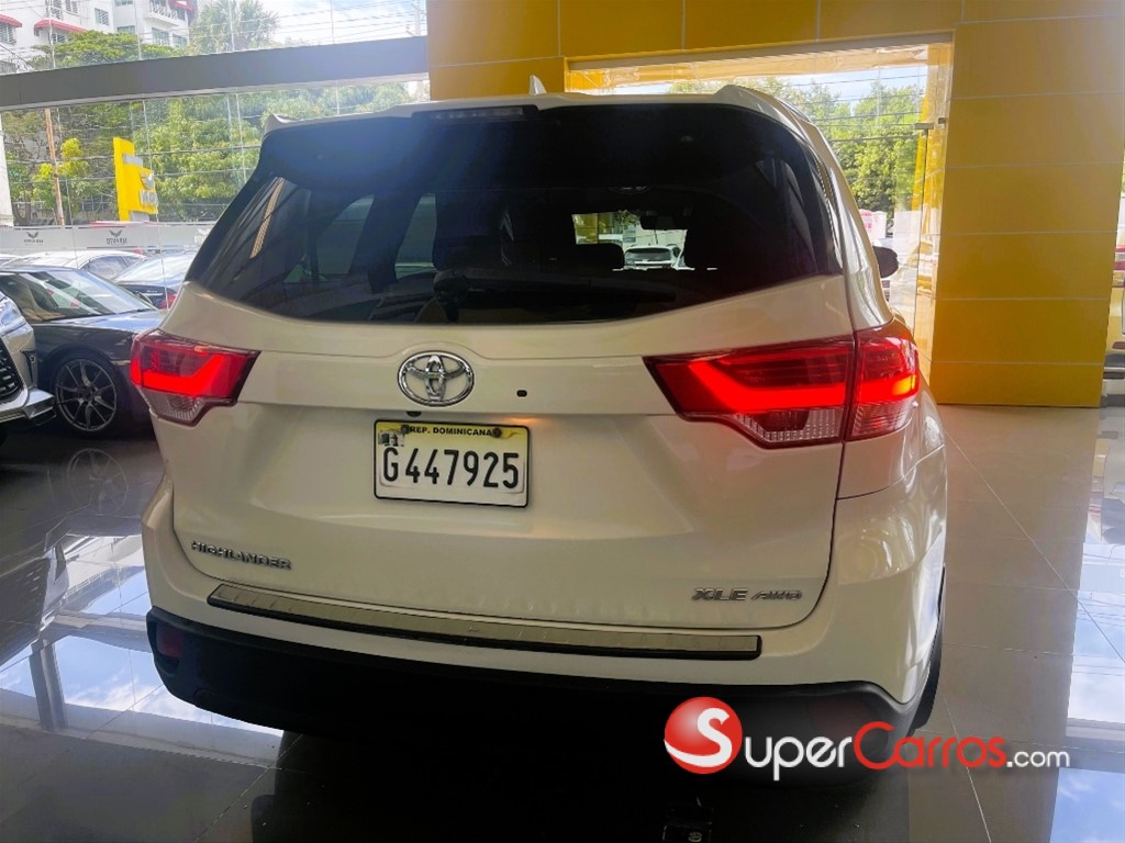 2017 Toyota Highlander XLE — foto 9 / 10