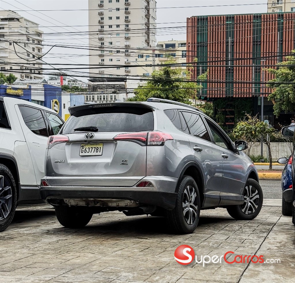 2018 Toyota RAV4 LE — foto 2 / 10