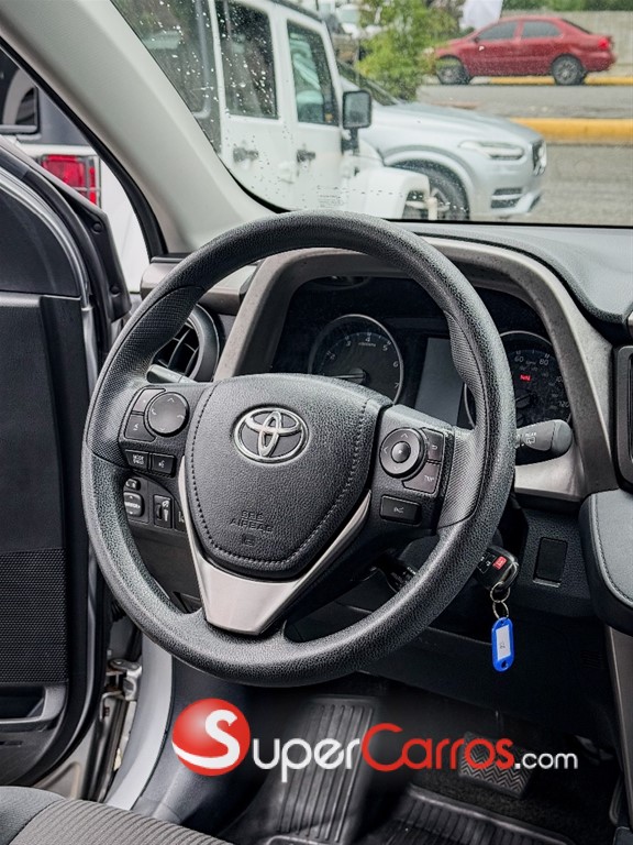 2018 Toyota RAV4 LE — foto 3 / 10