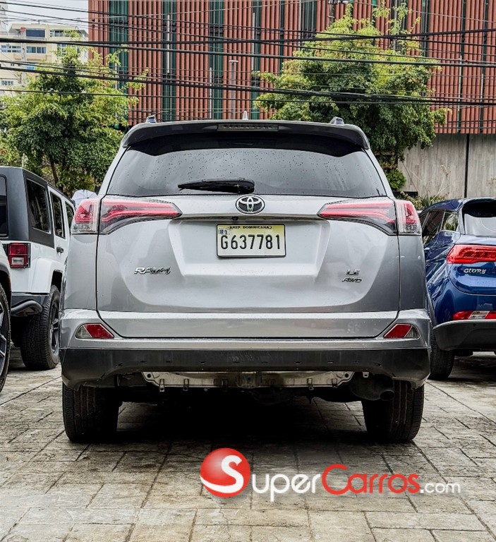 2018 Toyota RAV4 LE — foto 9 / 10