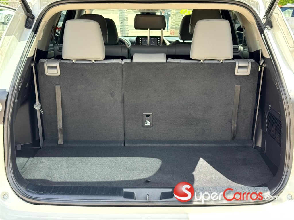2020 Toyota Highlander XLE — foto 7 / 12