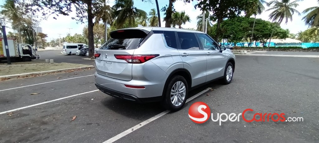 2023 Mitsubishi Motors Outlander — foto 8 / 12