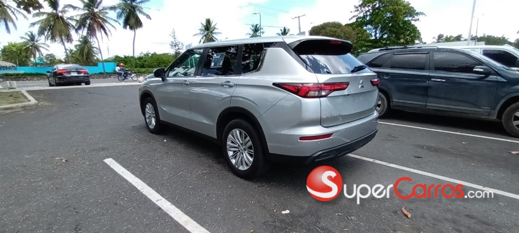 2023 Mitsubishi Motors Outlander — foto 9 / 12