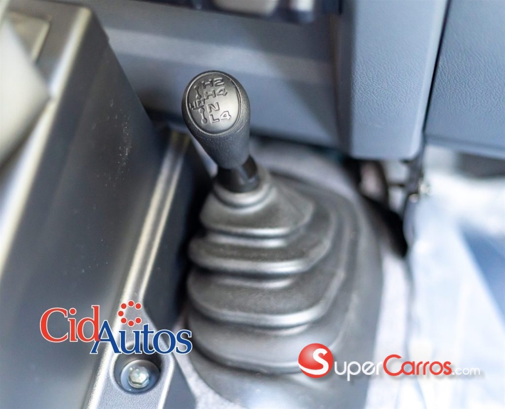2027 Toyota Land Cruiser LX Serie 70 — foto 8 / 12