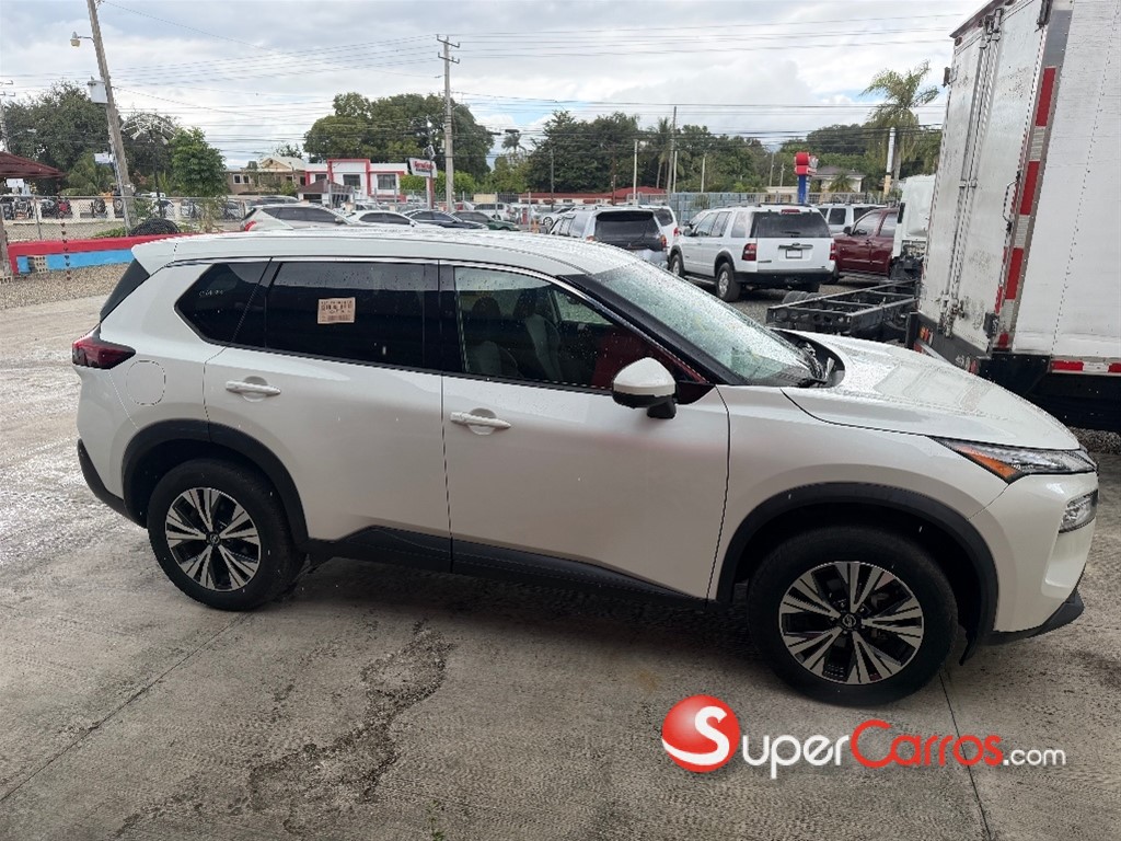 2021 Nissan Rogue SV — foto 3 / 12