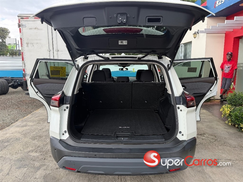 2021 Nissan Rogue SV — foto 8 / 12