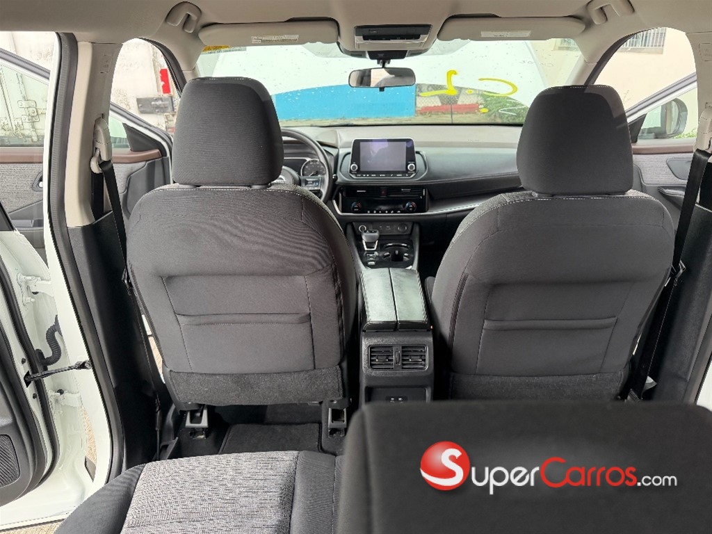 2021 Nissan Rogue SV — foto 9 / 12