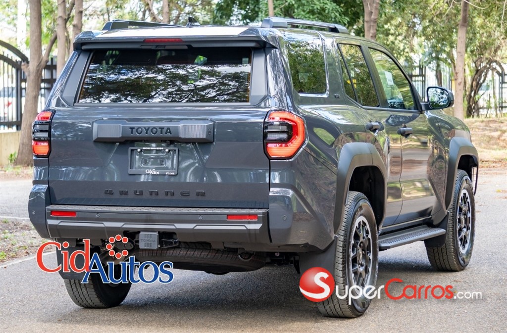 2026 Toyota 4 Runner SR5 — foto 3 / 12
