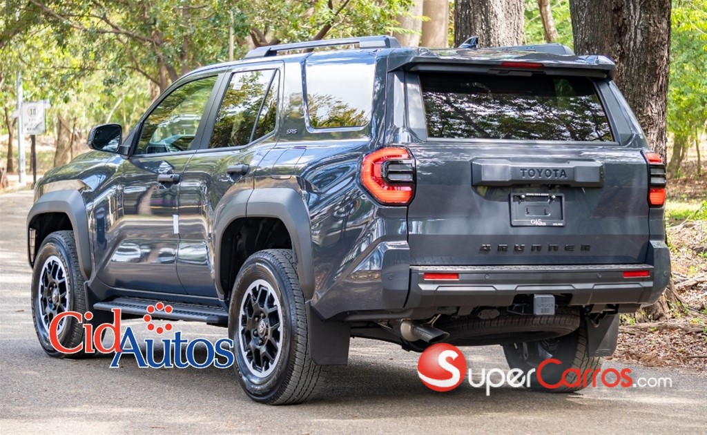 2026 Toyota 4 Runner SR5 — foto 4 / 12