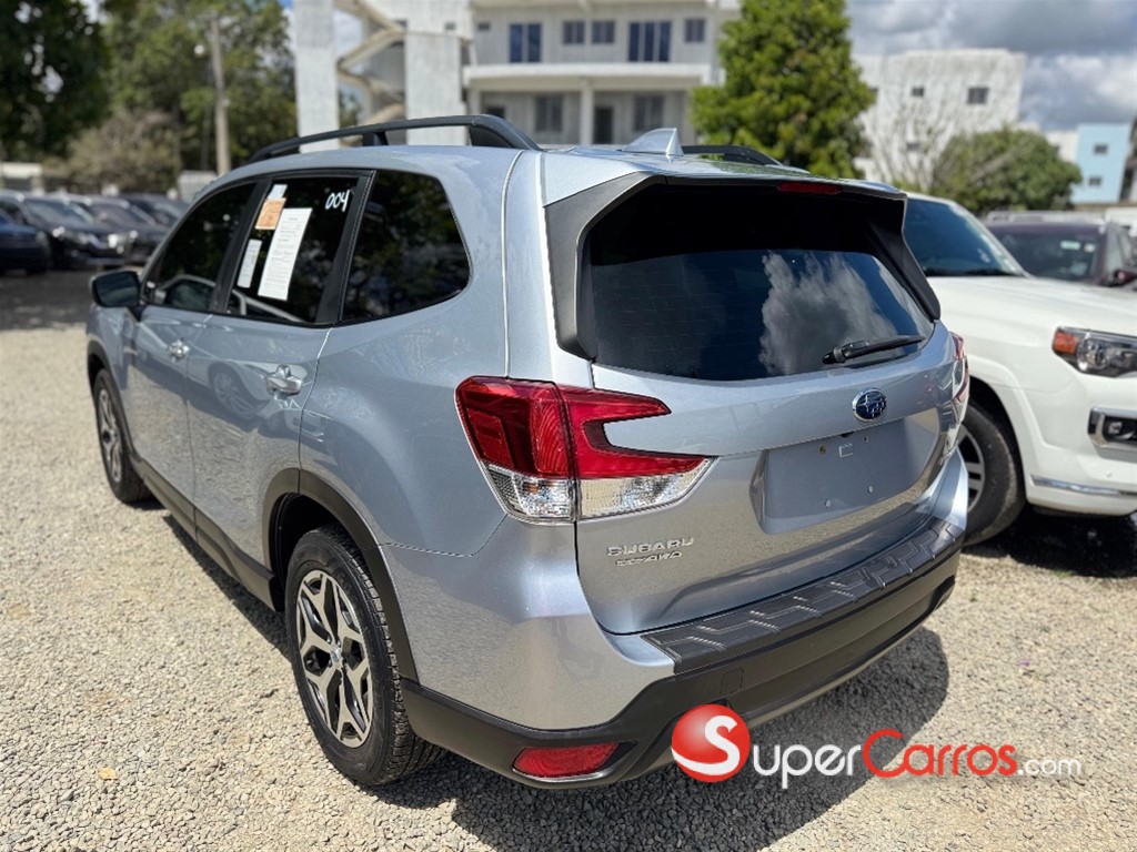 2020 Subaru Forester Premium — foto 4 / 10