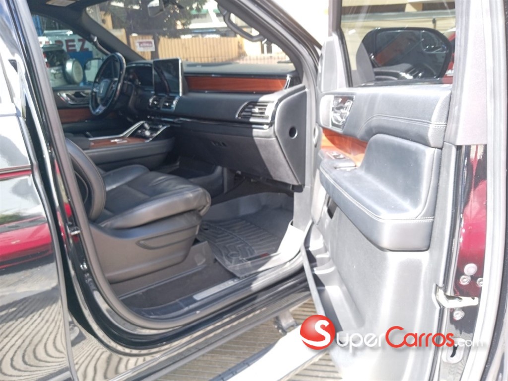 2019 Lincoln Navigator — foto 9 / 12