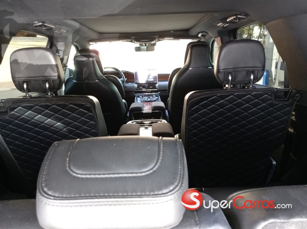 2019 Lincoln Navigator — foto 10 / 12