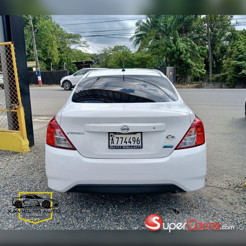 2018 Nissan Versa SV — foto 5 / 8