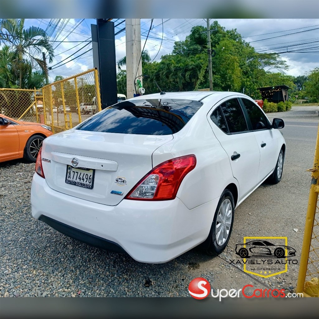 2018 Nissan Versa SV — foto 6 / 8
