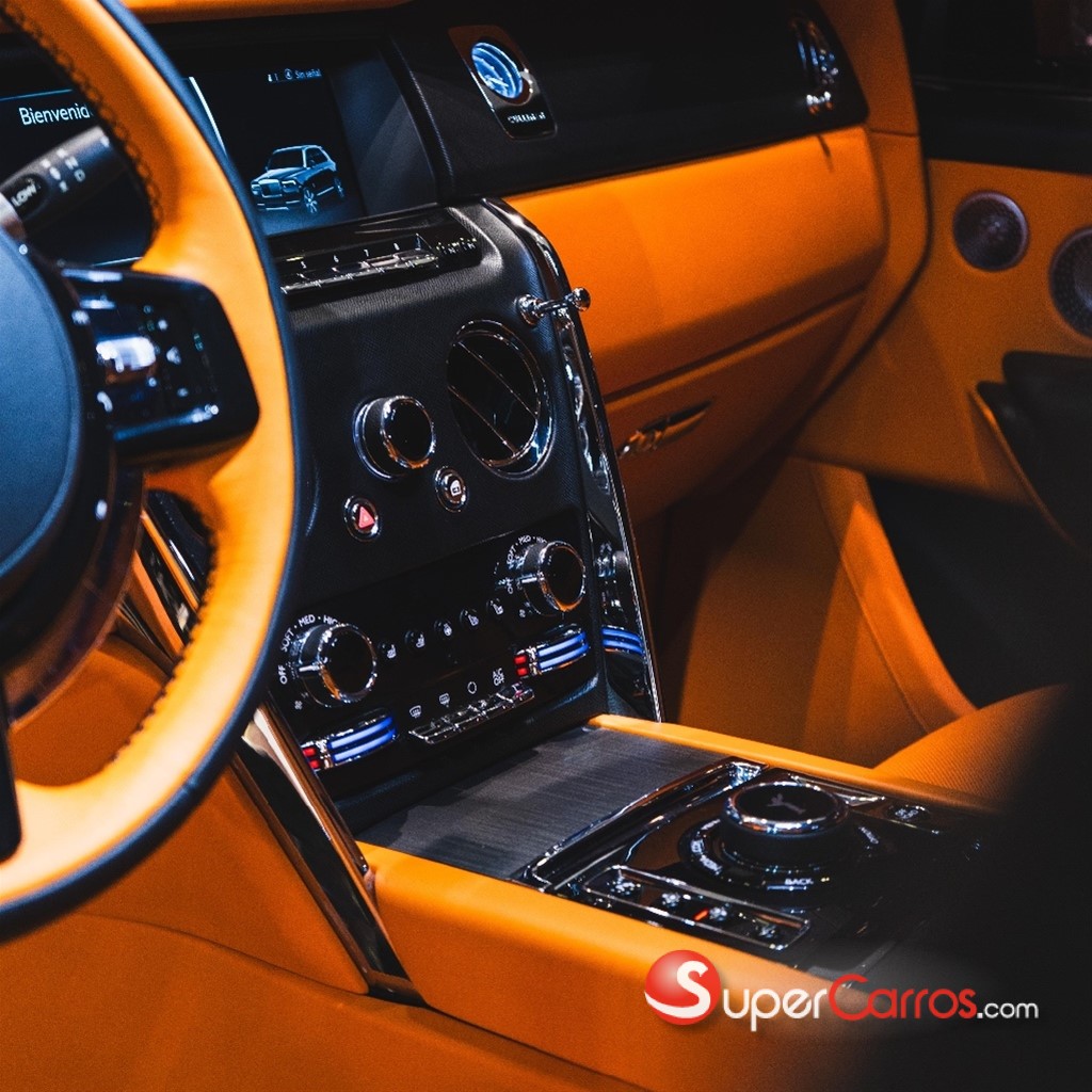 2022 Rolls Royce Cullinan — foto 8 / 12