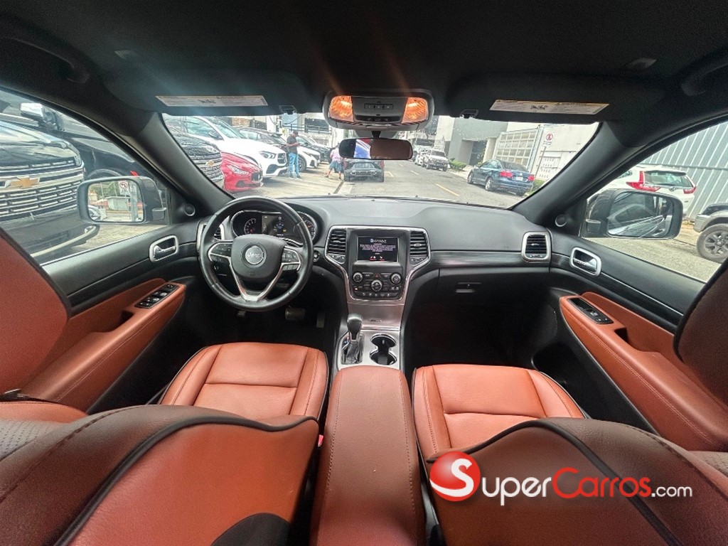 2020 Jeep Grand Cherokee Laredo 4x4 — foto 8 / 12