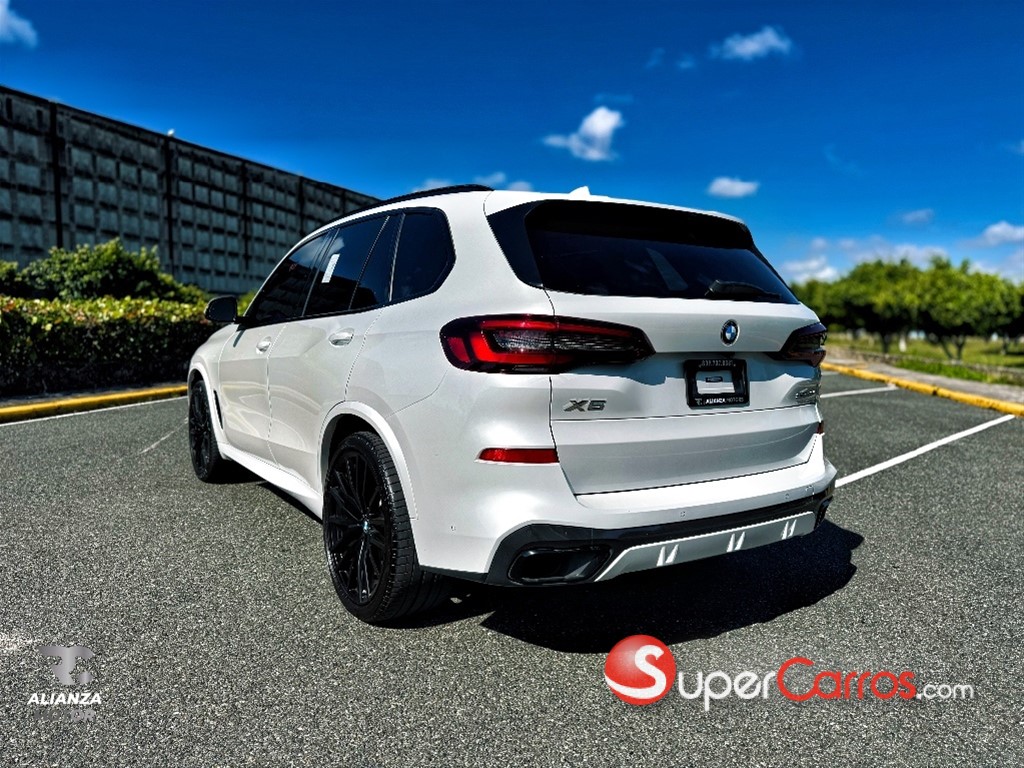 2022 BMW X 5 40i — foto 9 / 12