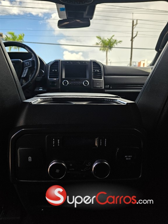 2020 Ford Expedition Limited — foto 9 / 12