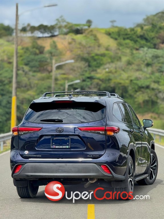 2021 Toyota Highlander XLE — foto 3 / 12