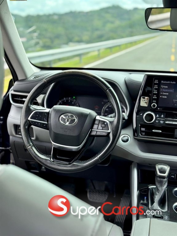 2021 Toyota Highlander XLE — foto 8 / 12