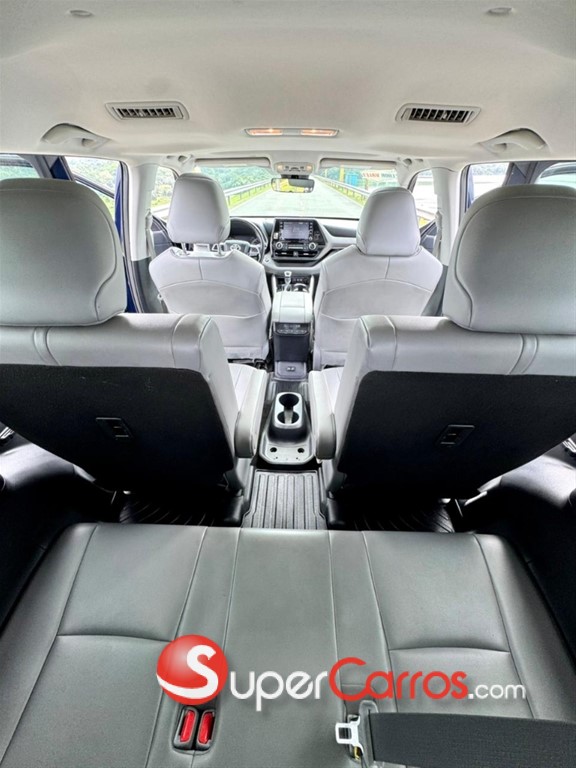 2021 Toyota Highlander XLE — foto 10 / 12