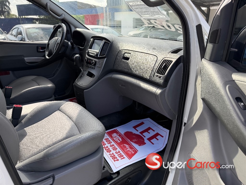 2021 Hyundai Grand Starex — foto 10 / 12