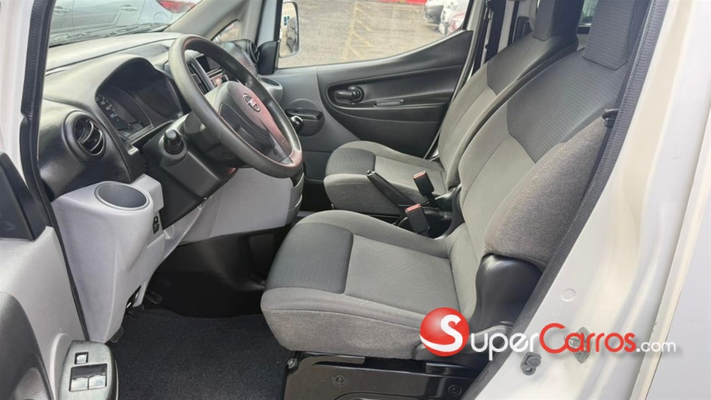 2020 Nissan NV 200 — foto 9 / 12