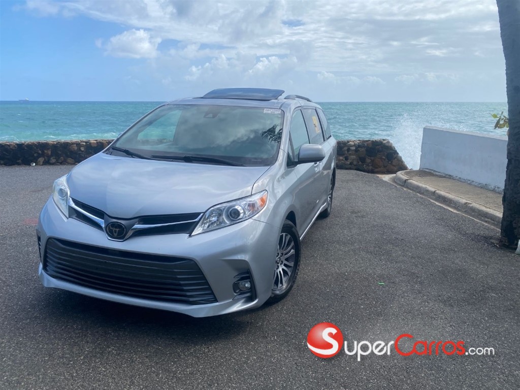 2020 Toyota Sienna XLE