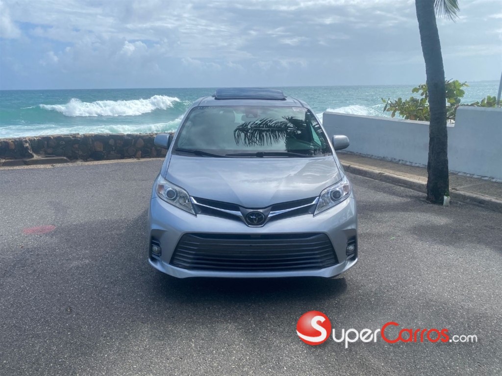 2020 Toyota Sienna XLE — foto 4 / 8