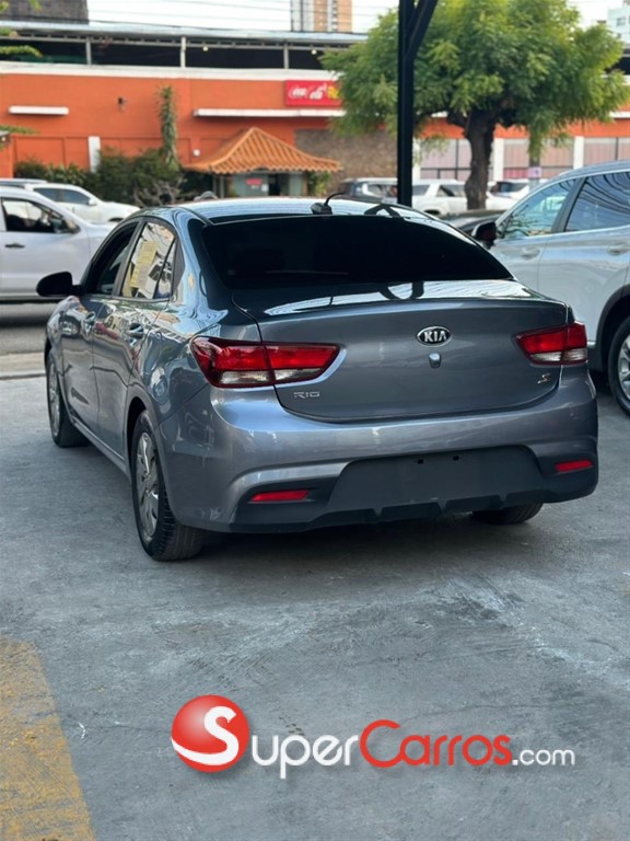 2020 Kia Rio S — foto 7 / 12