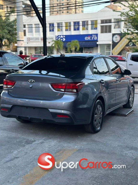 2020 Kia Rio S — foto 9 / 12
