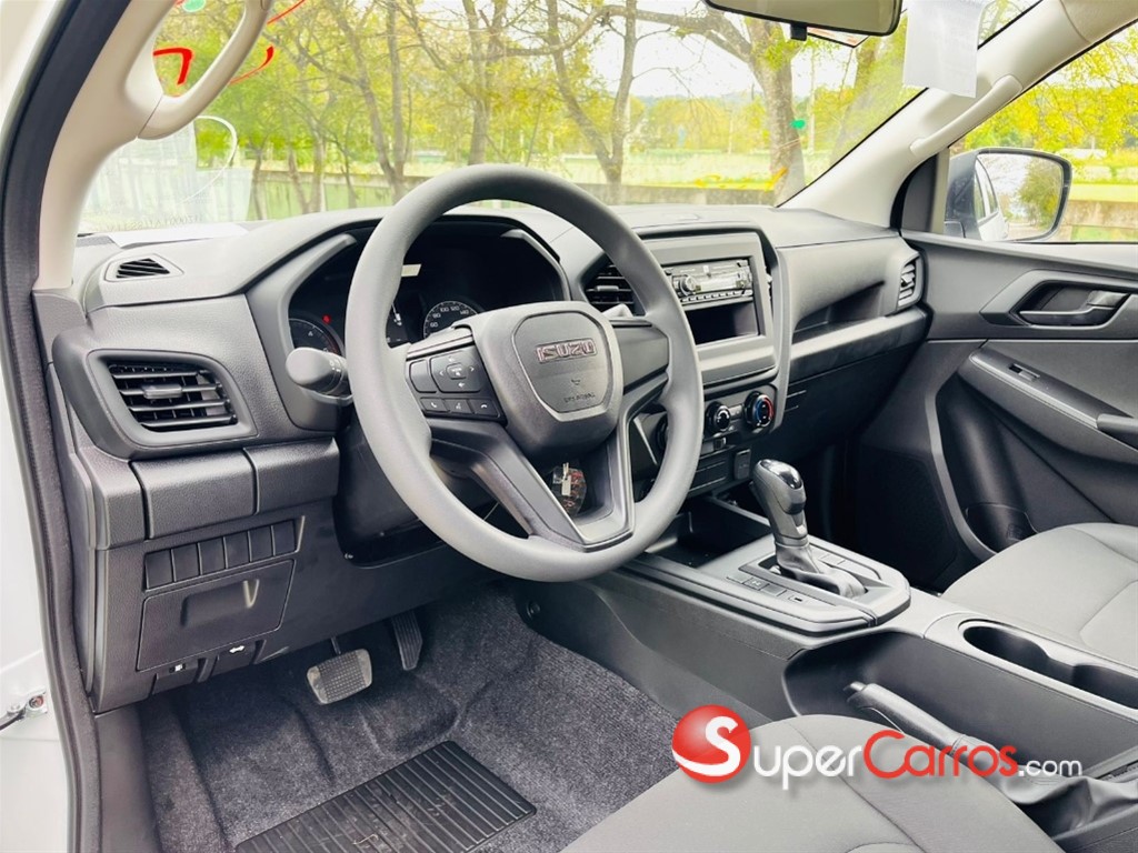 2027 Isuzu DMAX — foto 5 / 12