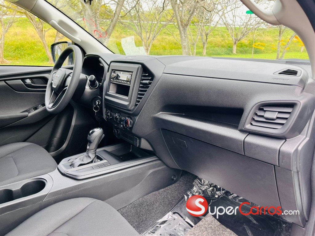 2027 Isuzu DMAX — foto 8 / 12