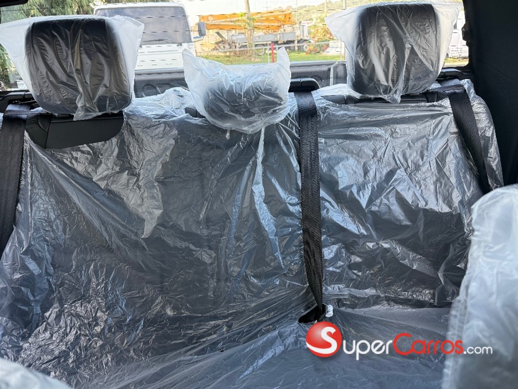 2027 Isuzu DMAX LSE — foto 10 / 12