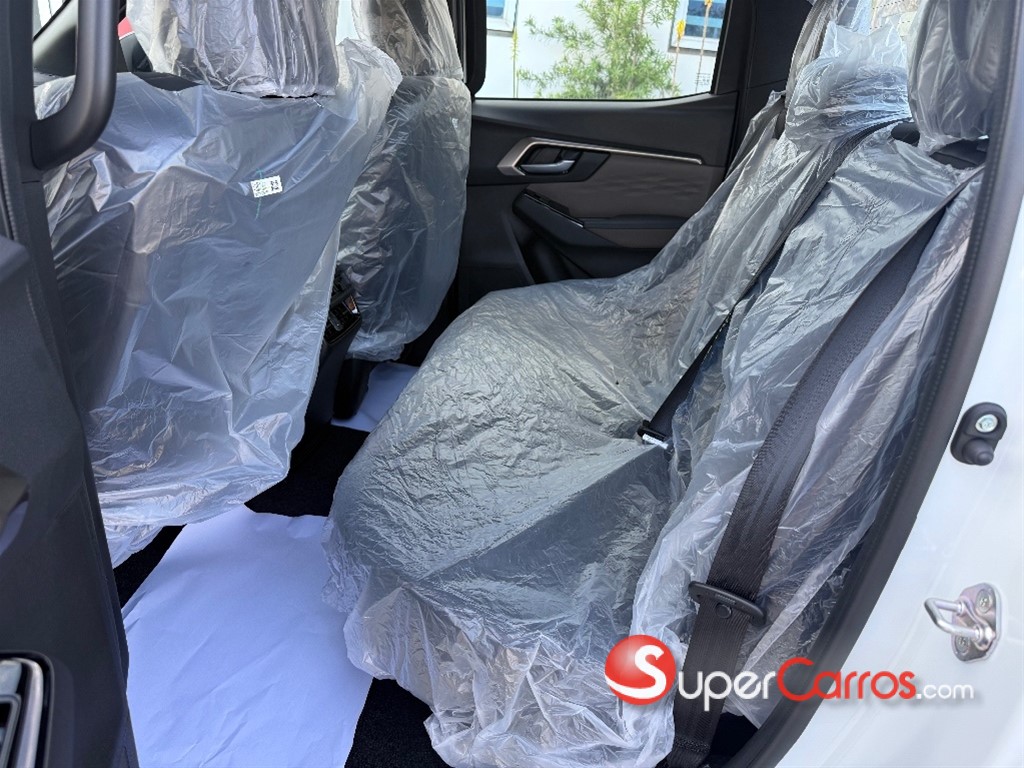 2027 Isuzu DMAX LSE — foto 11 / 12