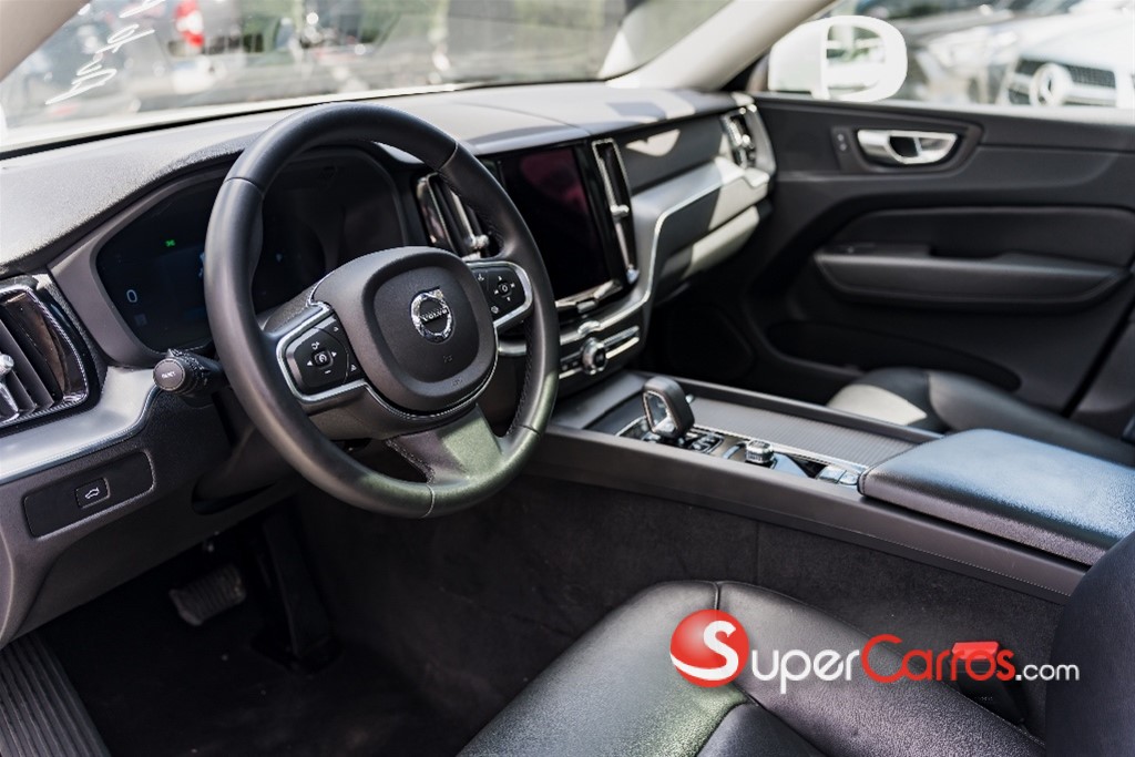 2023 Volvo XC60 CORE — foto 8 / 10